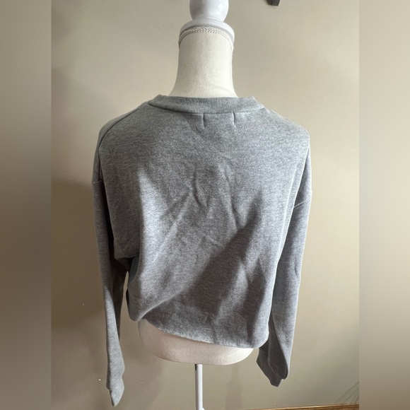NWT socialite gray crop sweatshirt medium - Picture 8 of 9